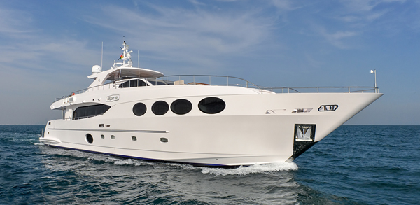 Majesty 105 — powerboat