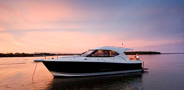 Riviera 3600 Sport Yacht — powerboat