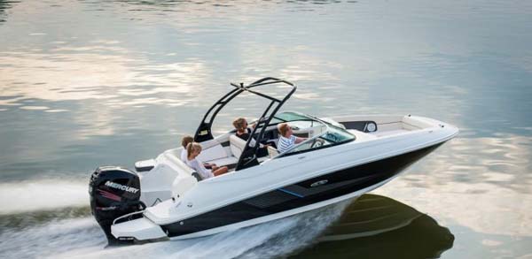Sea Ray 240 Sundeck OB — powerboat
