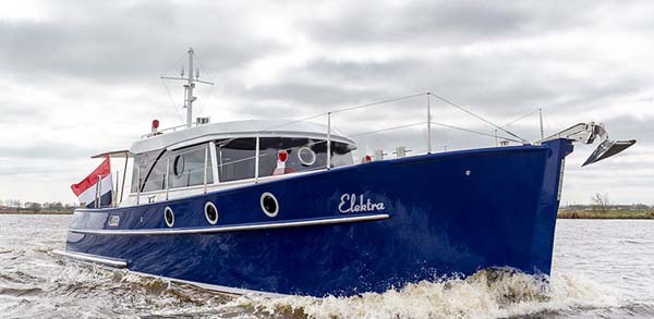 Serious Brightly 1530 — powerboat
