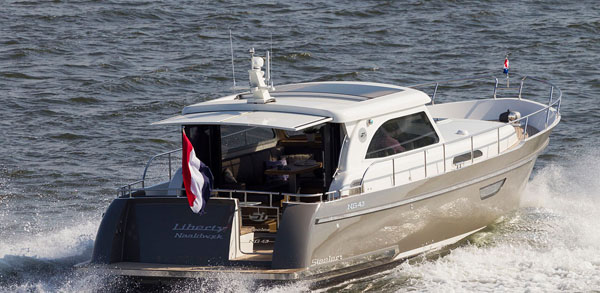 Steeler NG43 Offshore — powerboat